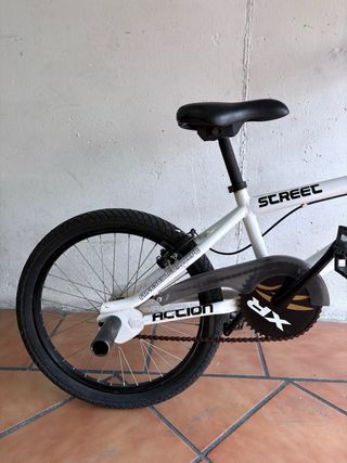 Bicicleta BMX 360*Freestyle blanca