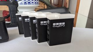 GoPro Hero 12 con mediamod y 5 baterias