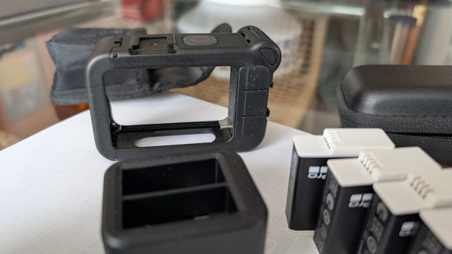 GoPro Hero 12 con mediamod y 5 baterias