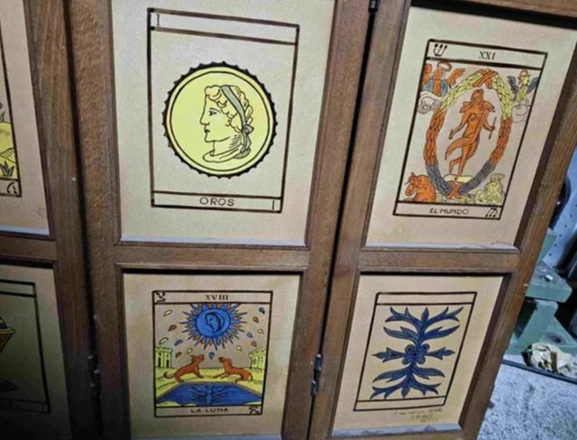 BIOMBO MADERA CON CARTAS DEL TAROT PINTADAS 1968