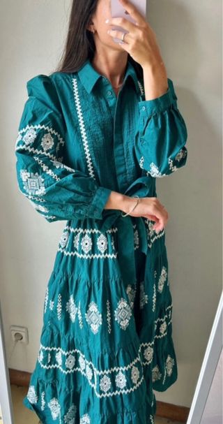 Vestido bordados perforados zara