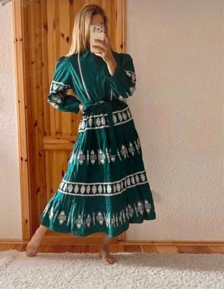 Vestido bordados perforados zara