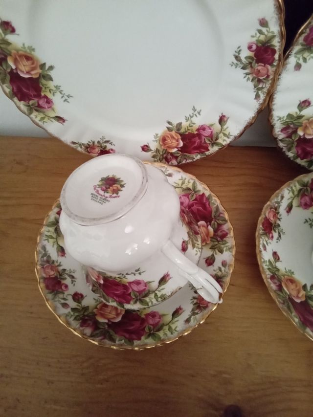 Chávenas Chá e pratos do bolo. Royal Albert