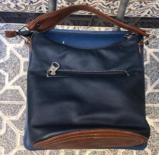 Bolso azul marino y marron