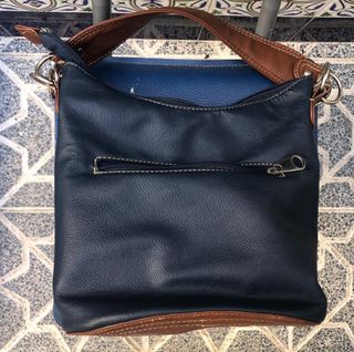 Bolso azul marino y marron