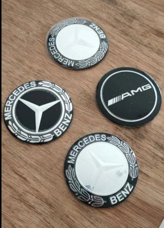 Insignia Mercedes Capó Delantero AMG
