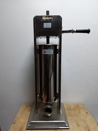 Embutidora vertical de 7 litros