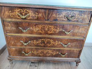 Cajonera de madera maciza antigua