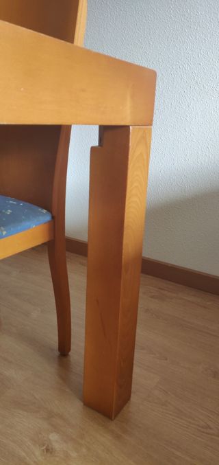 Mesa de salón y sillas