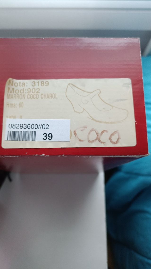 Zapatos charol con tacon y hebilla