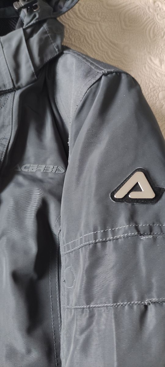 Cazadora gris de moto mujer ta