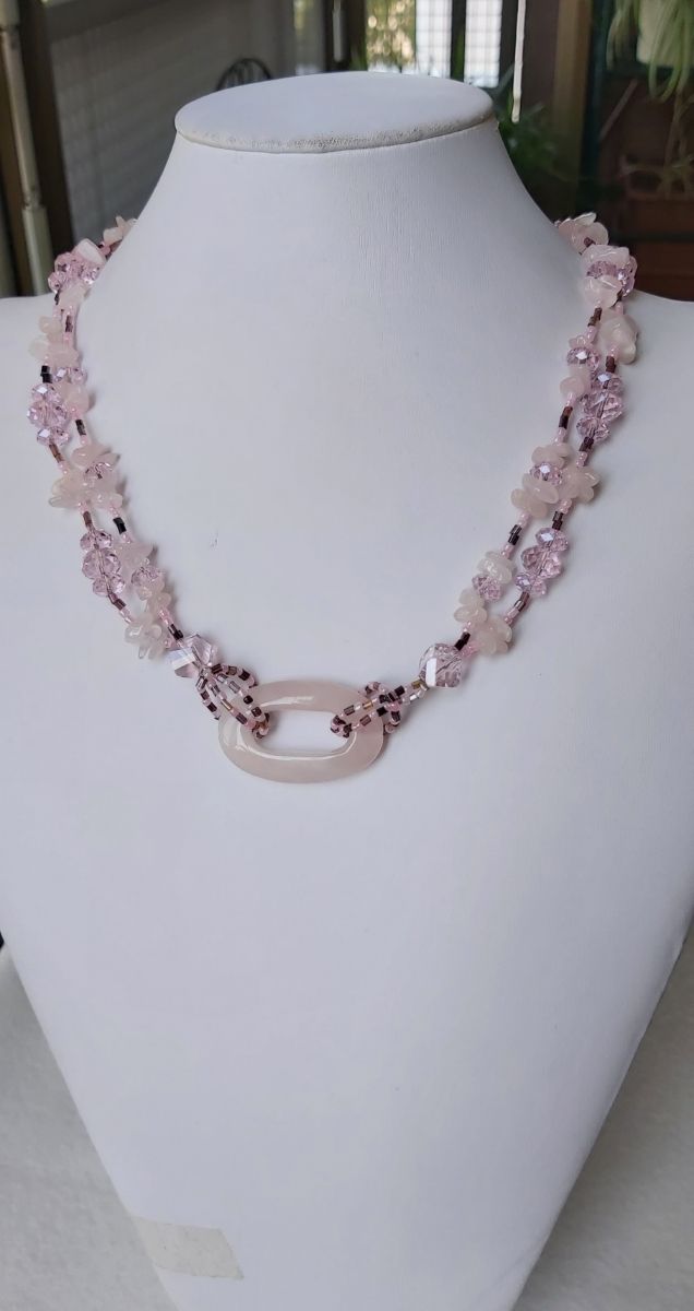 Collana con pietre dure di quarzo rosa