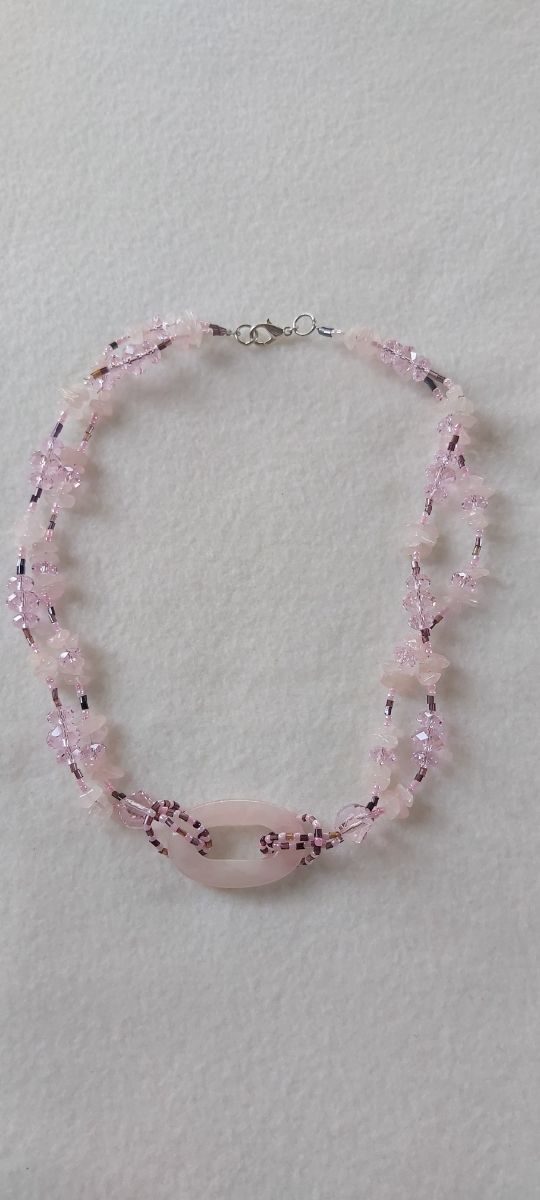 Collana con pietre dure di quarzo rosa
