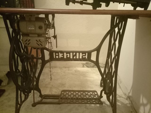 Antica macchina da cucire Singer