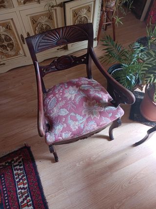 Sillas antiguas madera maciza.