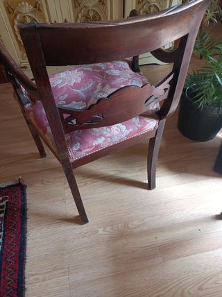 Sillas antiguas madera maciza.
