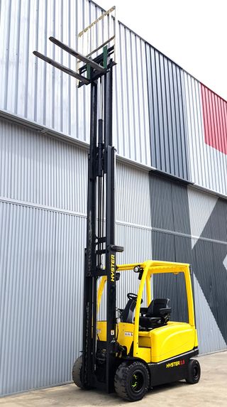 CARRETILLA ELEVADORA QUINTA VALVULA 2500 KG