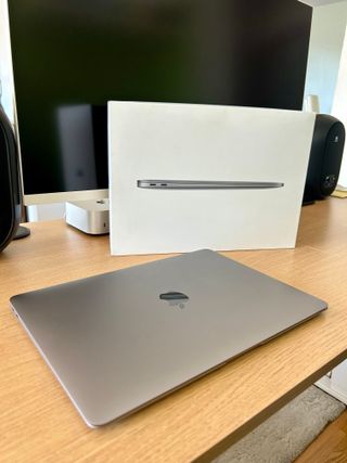 MacBook Air (M1, 2020)