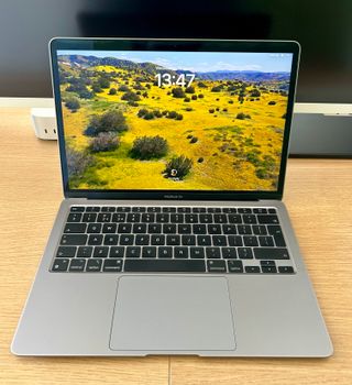 MacBook Air (M1, 2020)