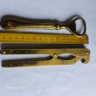 Apri bottiglie e schiaccia noci ottone.