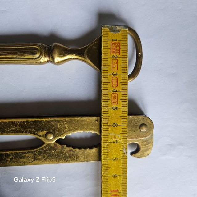 Apri bottiglie e schiaccia noci ottone.