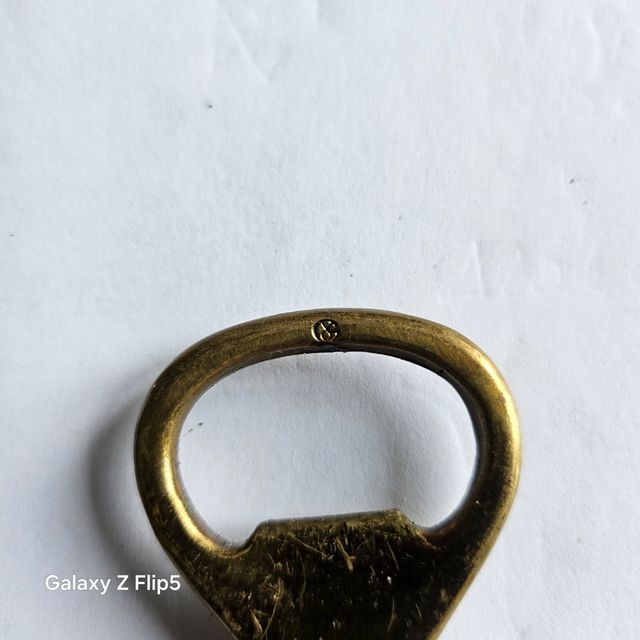 Apri bottiglie e schiaccia noci ottone.