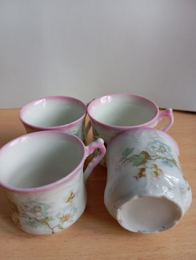 Tacitas de porcelana fina.