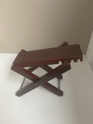 Banquito apoya pie de madera