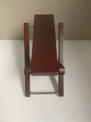 Banquito apoya pie de madera