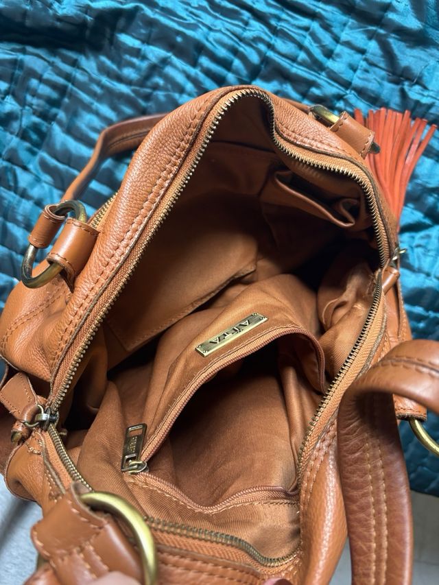 Bolso redondo marrón