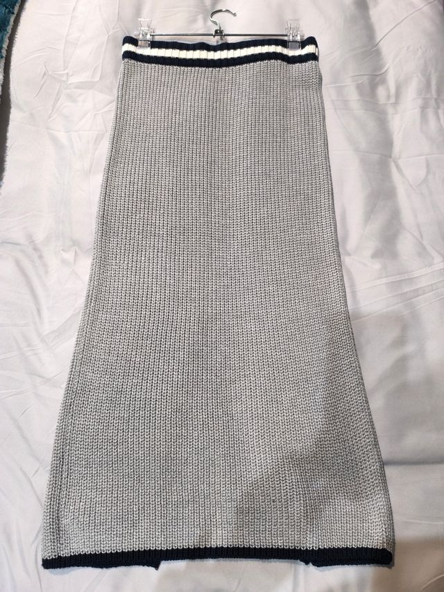 Falda y chaleco de punto