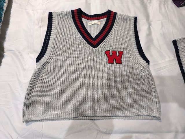 Falda y chaleco de punto