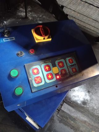 se vende elevador pantografo 4000Kg.