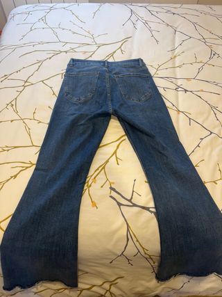 Pantalon vaquero acampanado
