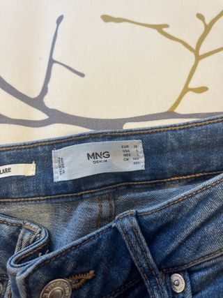 Pantalon vaquero acampanado