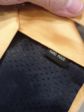 Corbata amarilla hecha a mano 