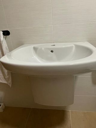 Lavabo suspendido Roca