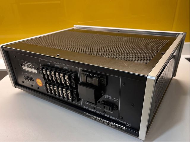 Amplificador Accuphase P300