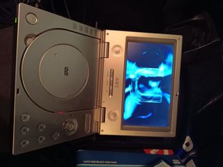 DVD Portátil para coche Airis 252