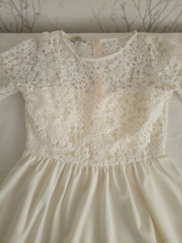 POETE, abito beige, bianco da ripresa.