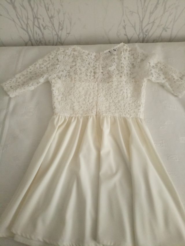 POETE, abito beige, bianco da ripresa.