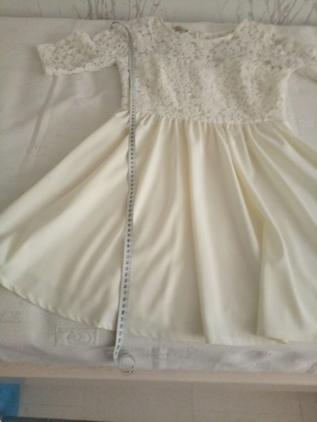 POETE, abito beige, bianco da ripresa.