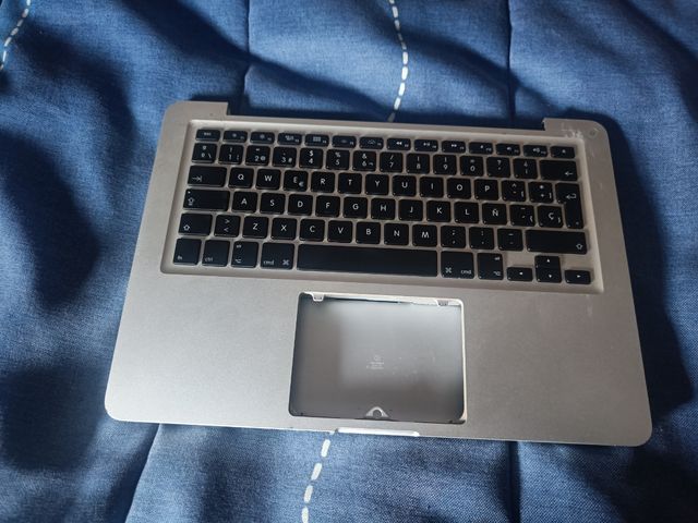 Telaio e tastiera spagnoli MacBookPro 2011