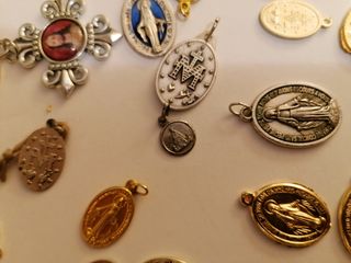 45 MEDAGLIETTE RELIGIOSE MISTE