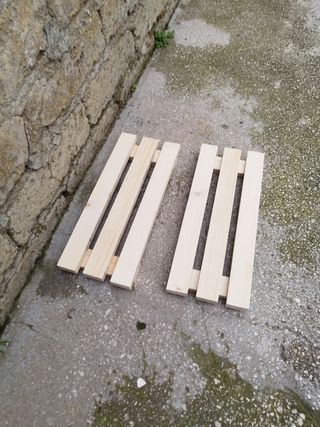 N. 2 Portapiantine in legno