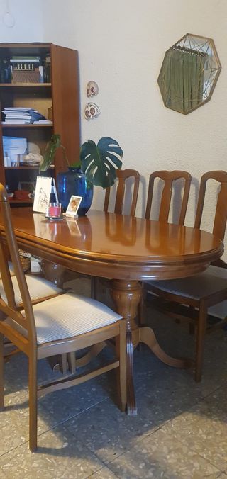 Tavolo e sedie allungabili in legno massello