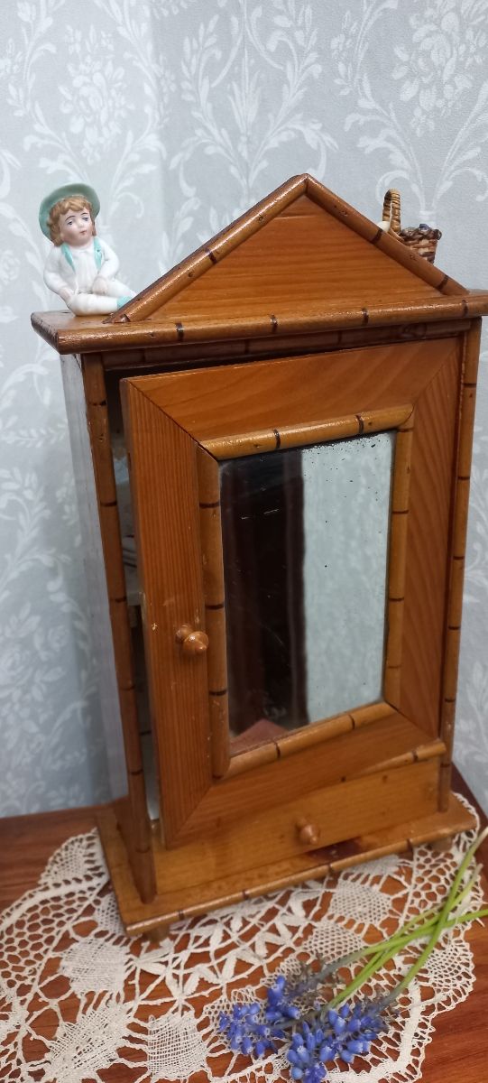 Armario muñecas antiguo