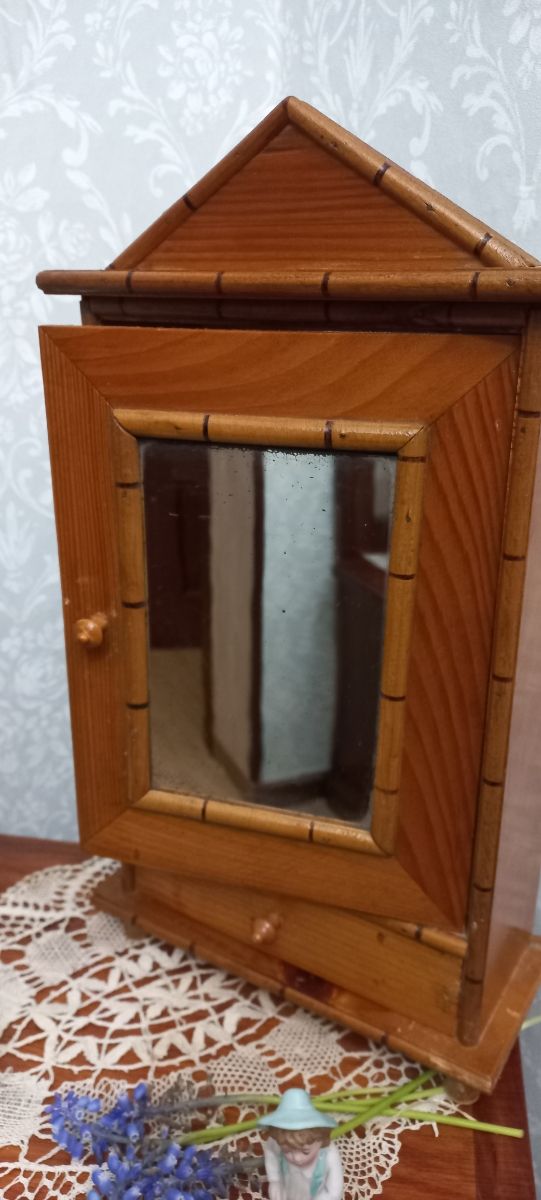 Armario muñecas antiguo