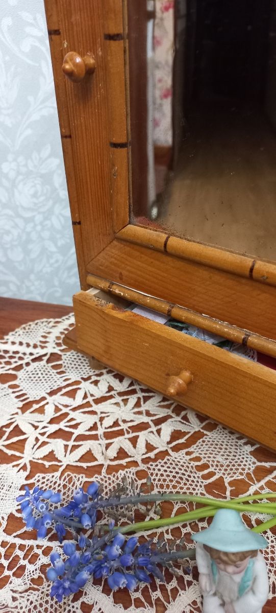 Armario muñecas antiguo