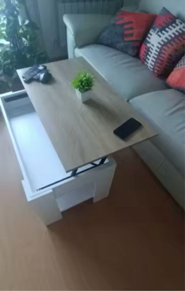 Tavolo centrale sollevabile. Nuovo.